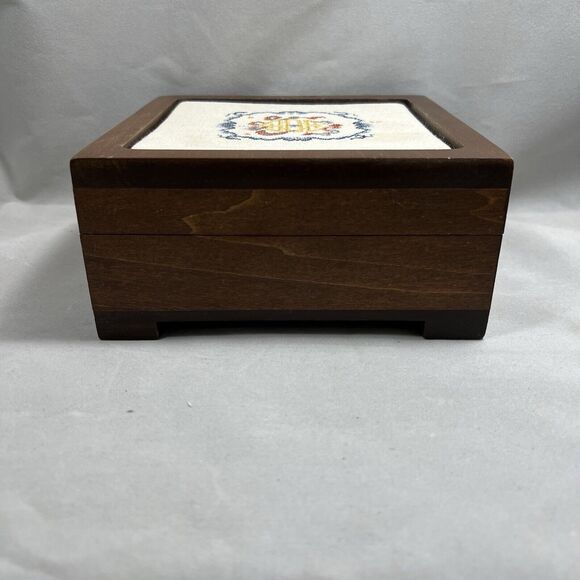 Vintage Cross Stitch Wooden Keepsake Trinket Storage Box - Picture 6 of 11